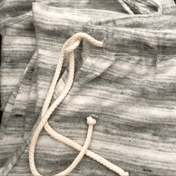 ❄️LAST1️⃣/2-PIECE GRAY WHITE STRIPED JOGGER SET - Picture 3 of 4